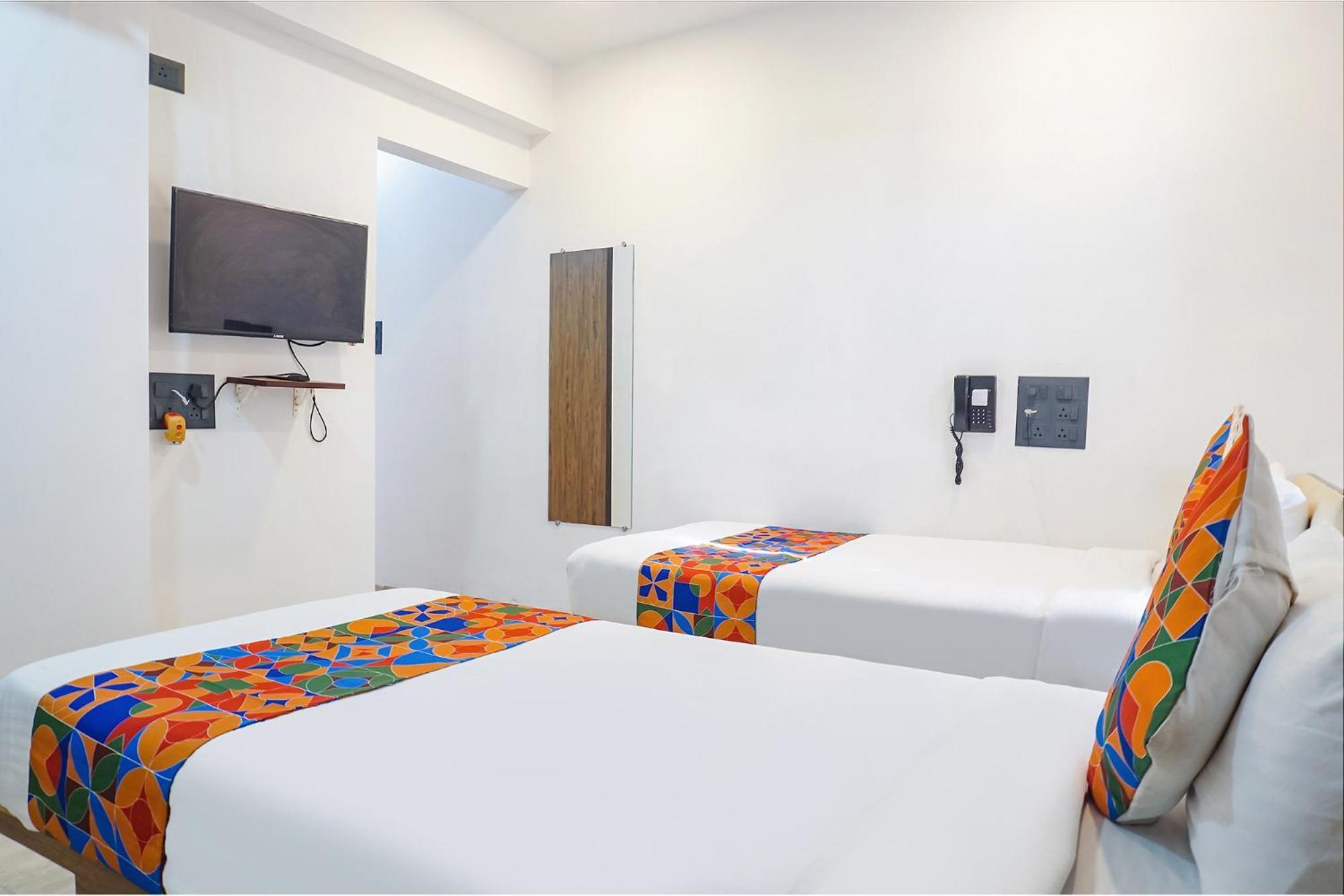 פונה Fabhotel Atithi Regency מראה חיצוני תמונה